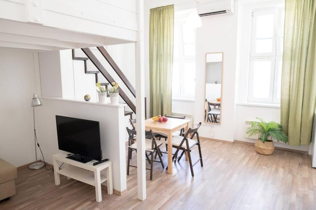 N28 Studio Next To Andrassy Boulevard. Boedapest Buitenkant foto