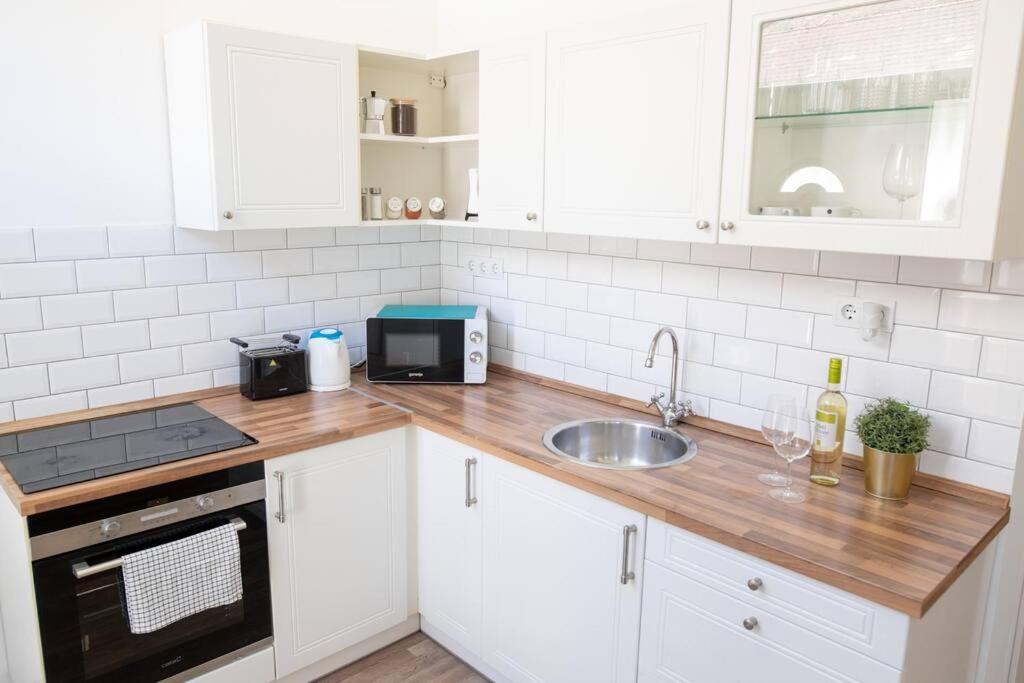 N28 Studio Next To Andrassy Boulevard. Boedapest Buitenkant foto